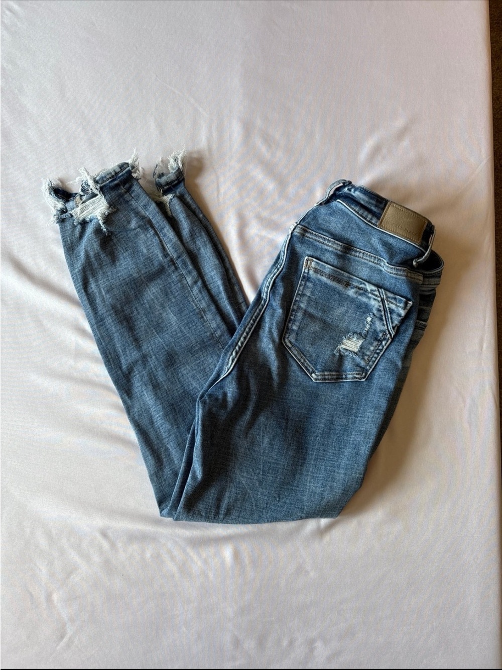 Buckle Black Women's Ankle Skinny Jeans in Medium Blue with Distressed Hem